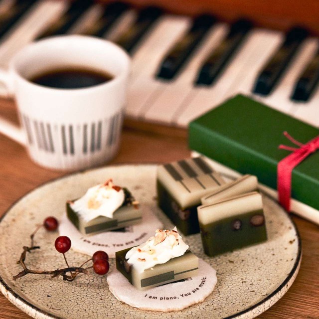 レギュラーサイズ【冬限定セット・ギフトBOX入り】chocolatとmatchaの2棹セット