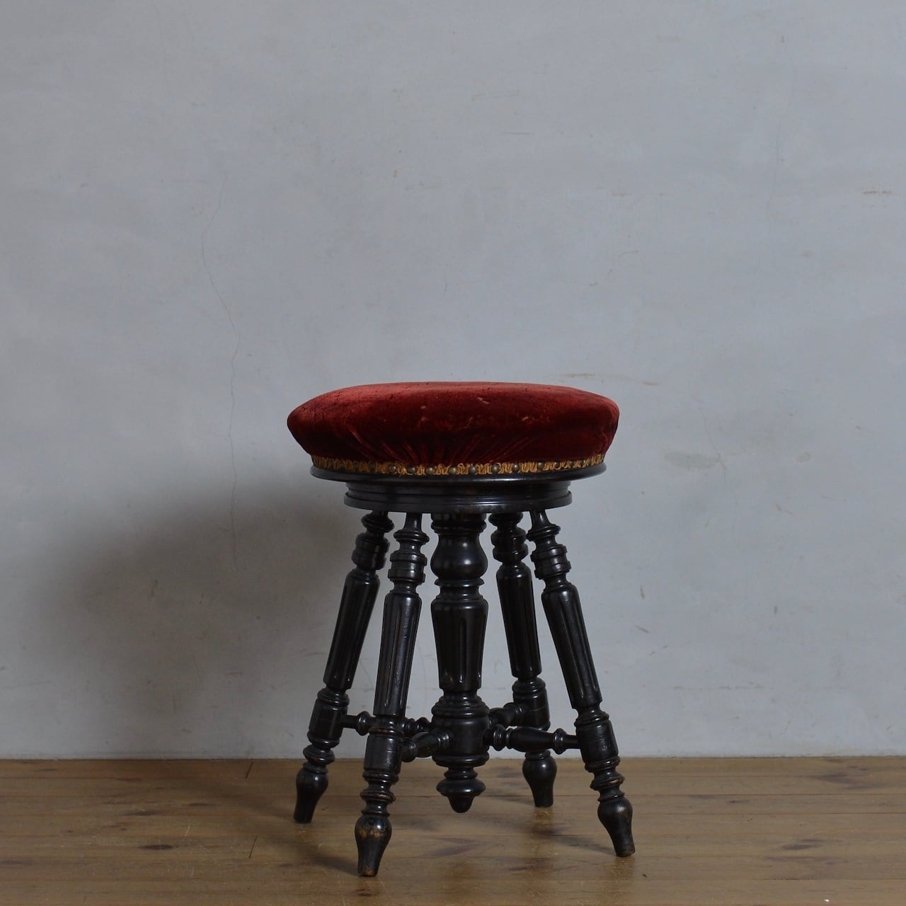Napoleon Piano Stool / ナポレオン ピアノ スツール 〈ナポレオン