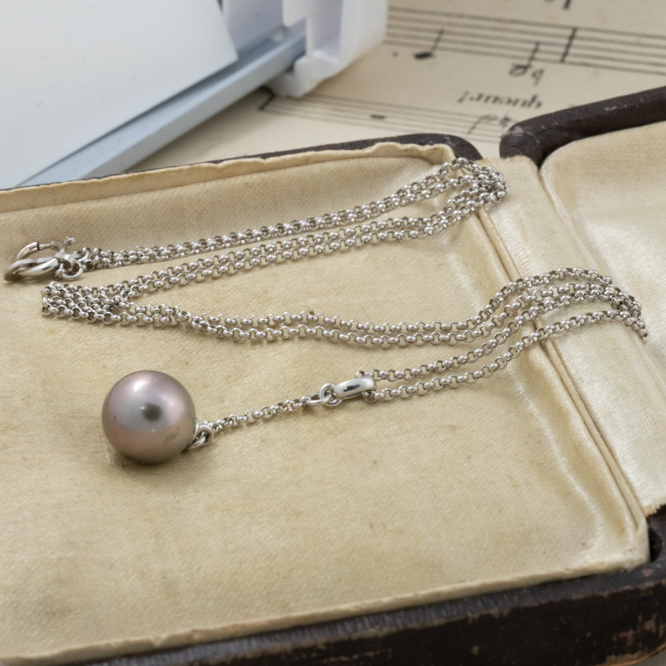 日本の作品】一粒 ブラックパール K18WG エレガント デザイン チェーン