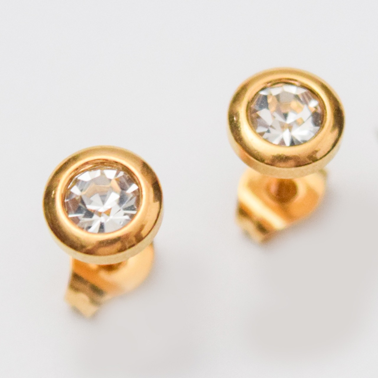 ストーンステンレスラウンドピアスGD