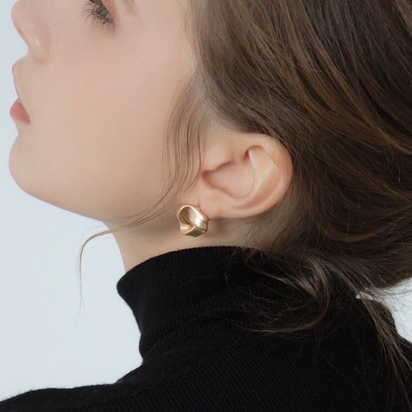 matte twist knot pierce