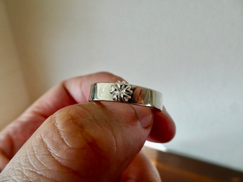 仁尾彫金『一つ桜、平打リング、幅7mm』ハンドメイド555 仁尾彫金『一つ星