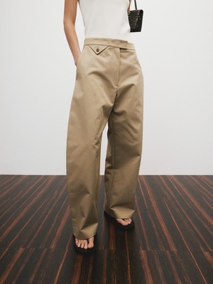[RECTO][WOMEN] HIGH-RISE CURVED LEGS PANTS (KHAKI BEIGE) 正規品 韓国ブランド 韓国通販 韓国代行 韓国ファッション レクト 日本 店舗