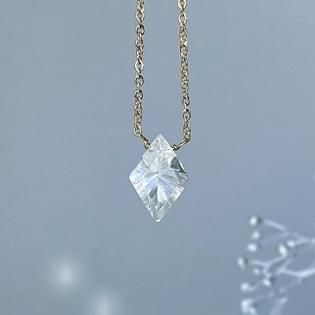 白水晶のダイヤコンケーブカットネックレス -Lucrezia-