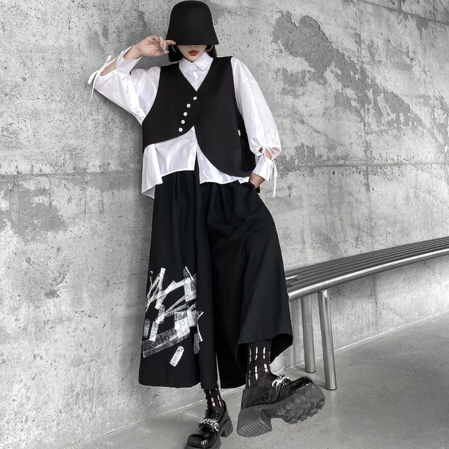 ベスト 大人モード服 アシンメトリー 異形デザイン クール 大人きれい