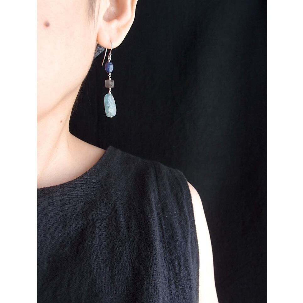 SV】Blue Sapphire × Gray Moonstone × Kyanite Earrings／グレー