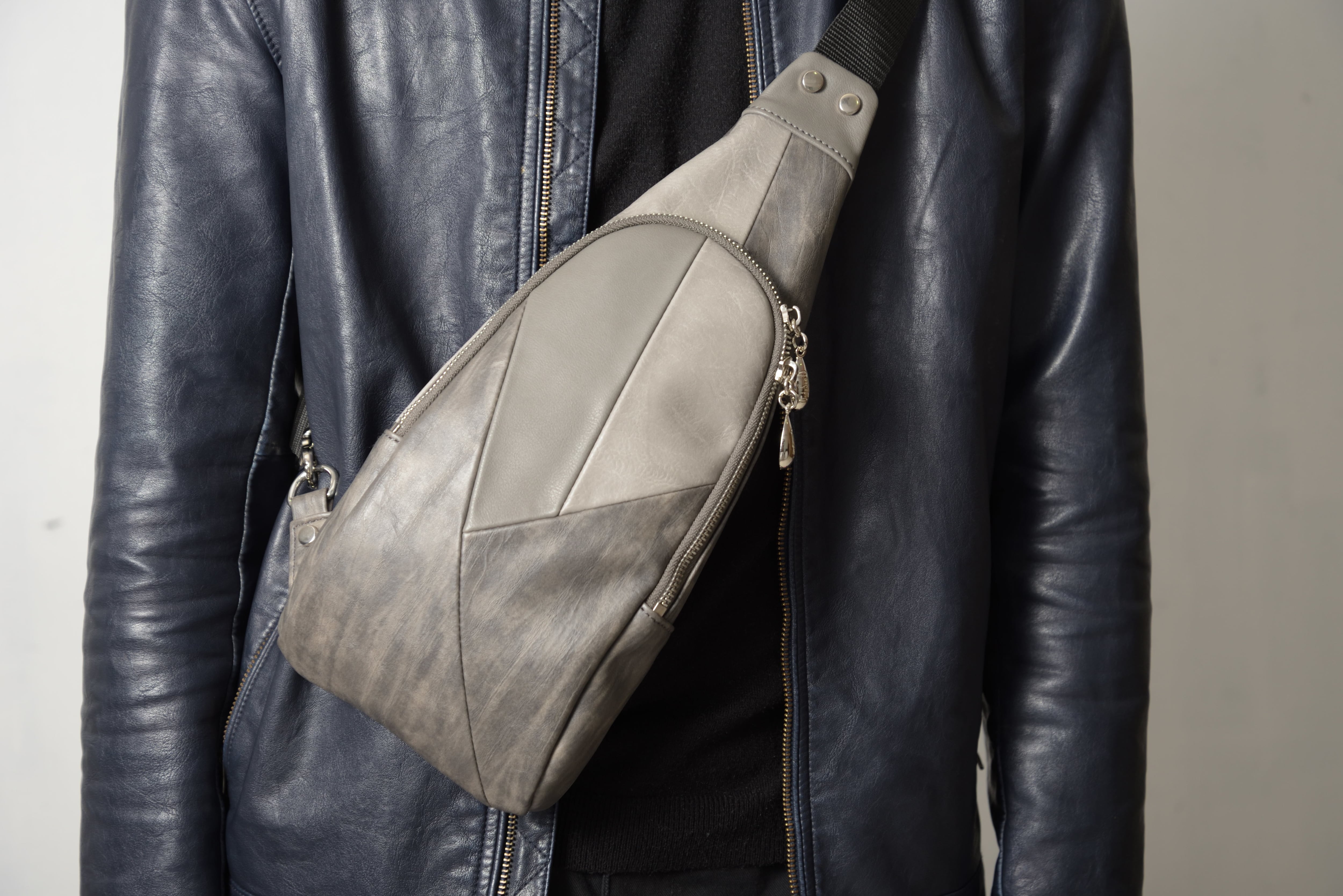 ロエン　ボディーバック EXPAND BODY BAG 5+ / エクスパンド ボディバッグ