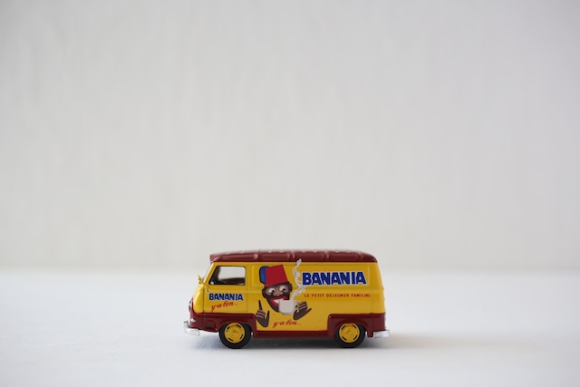 フランス ヴィンテージ 『BANANIA』ミニカー RENAULT ESTAFETTE N-03643