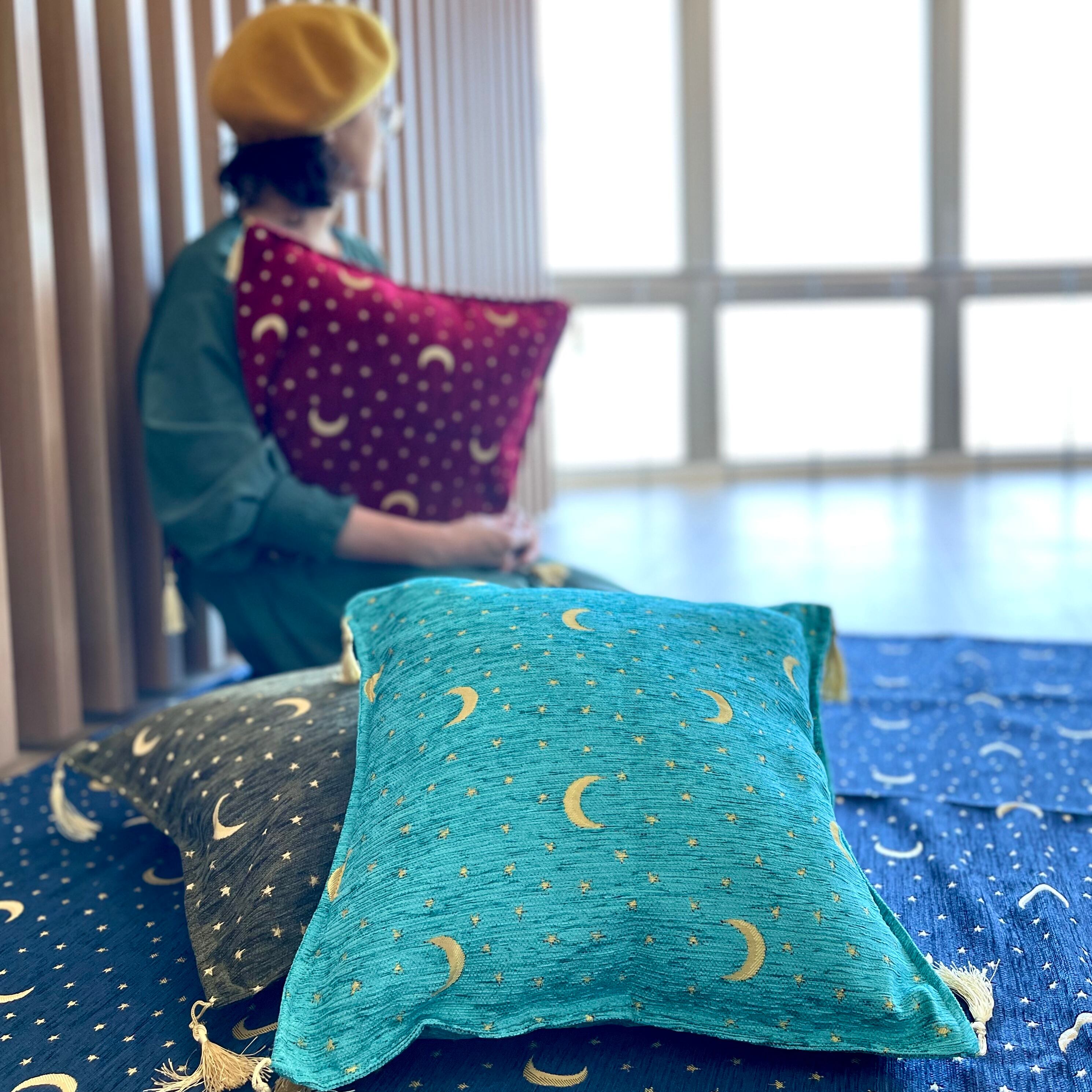 PORTOLGL赤い星と月の模様のオットマンとクッションセット 【公式通販】