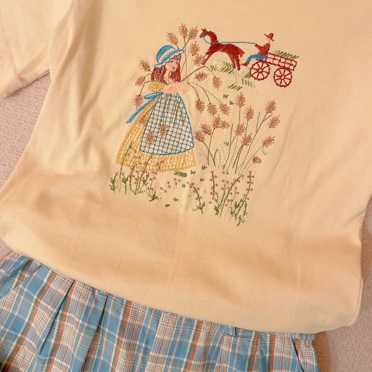 farm girl embroidery cream T-shirt