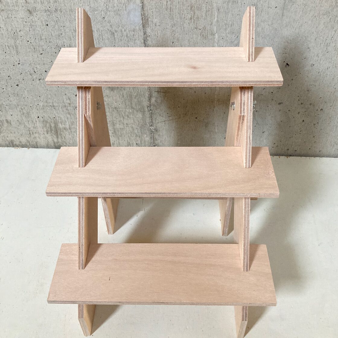 什器 ひな壇3段/30幅/普通合板〈上質材〉 組立式イベント什器 商品 