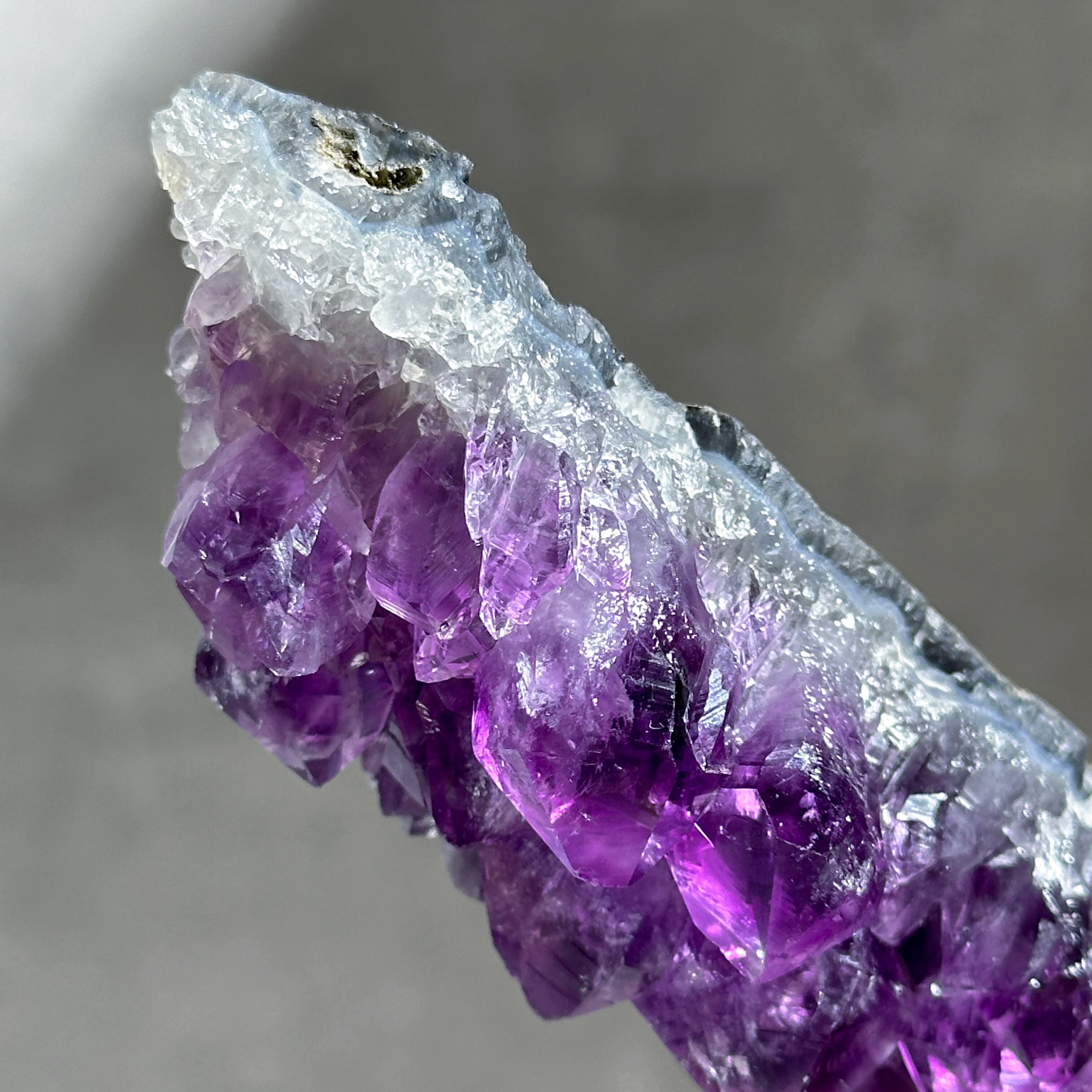 天然石アメジストの原石　置物　鉱物NO.032112 天然石アメジストの原石 置物 鉱物NO.032112