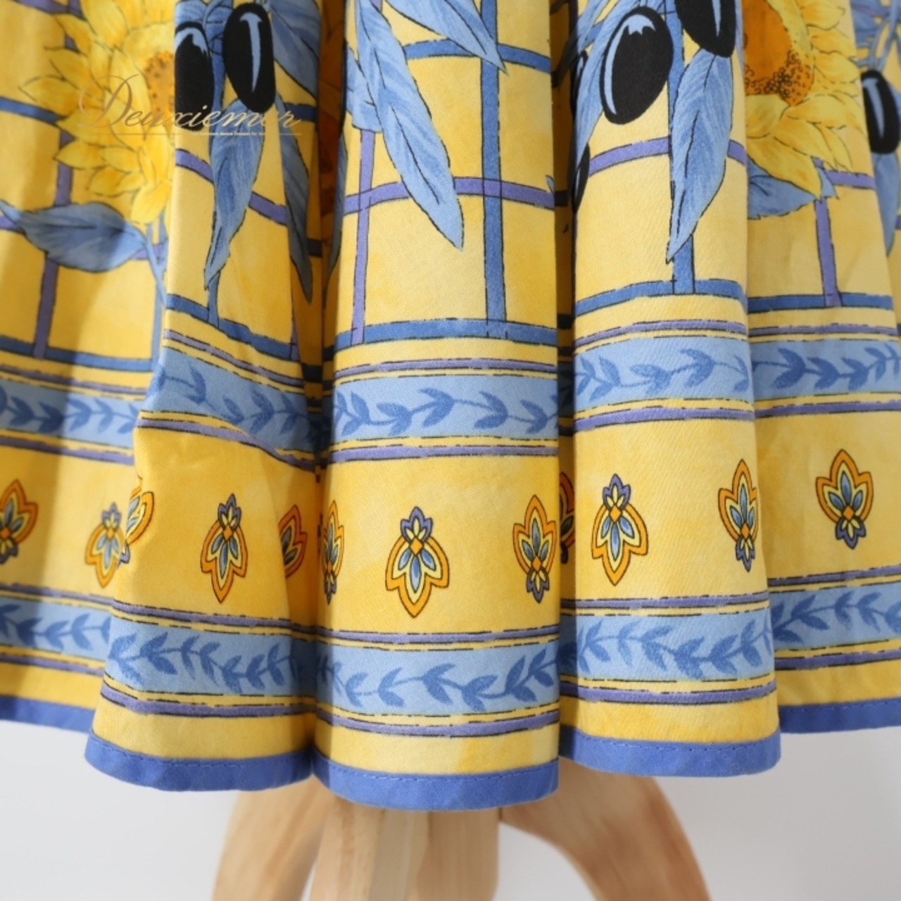 フォークダンス 衣装 スカート イエロー系 ひまわり 花柄 黄 青 黒 チロリアン チロルスカート 明るい ダンス衣装 ふんわり かわいい 華やか イベント 練習 レッスン カントリー ブルー系 ブラック系