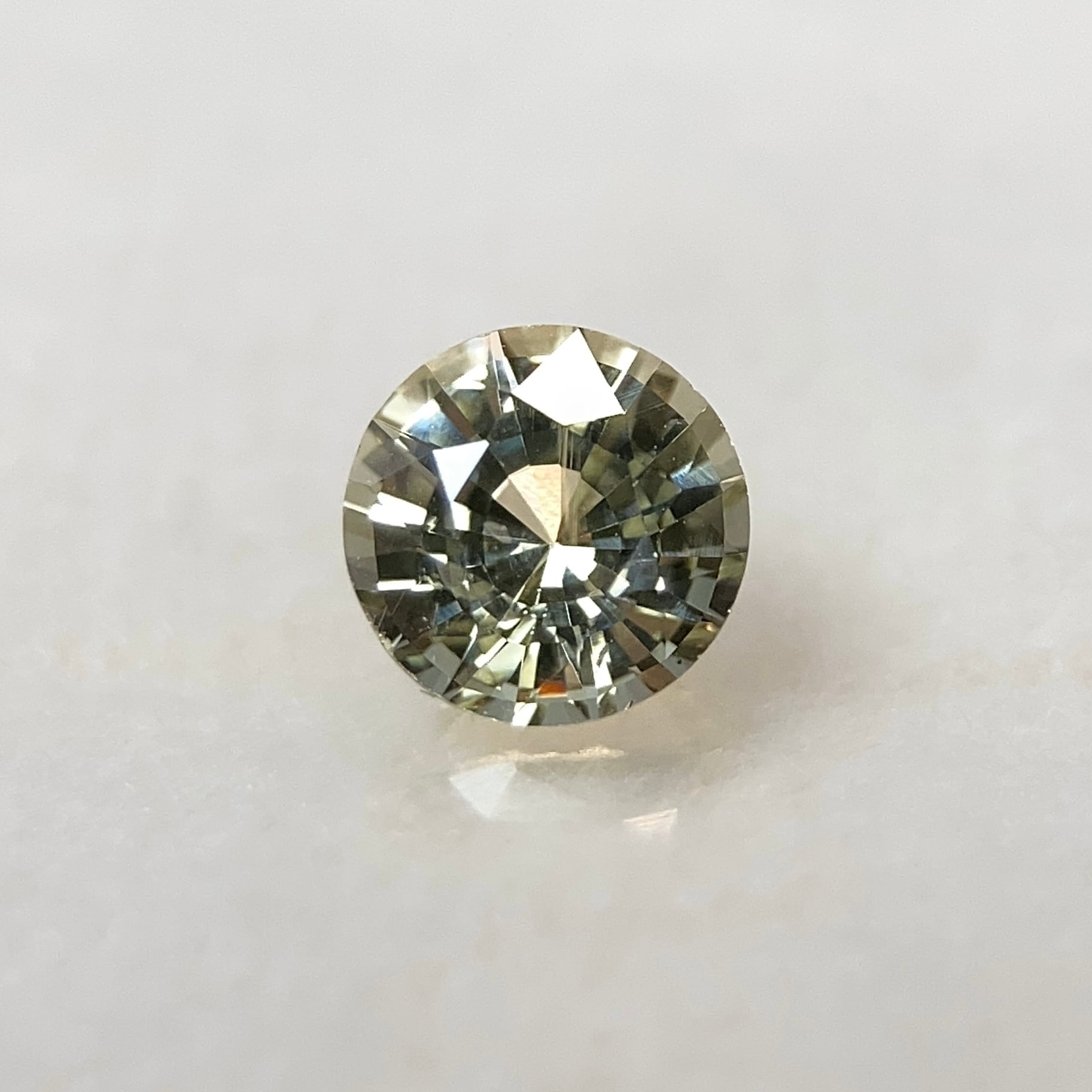 サファイア 0.576ct イエロー 簡易ソーティング付き No.181