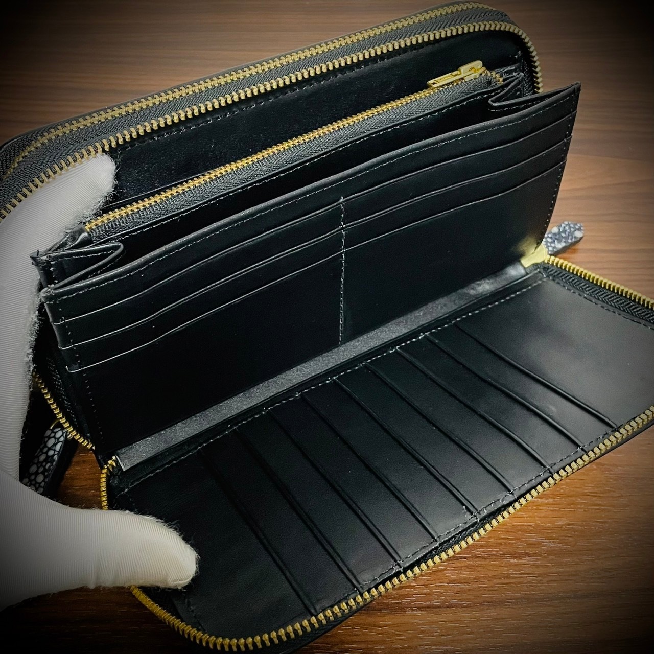 圧倒的な収納力 スタースティングレイ ダブルジッパー 長財布  