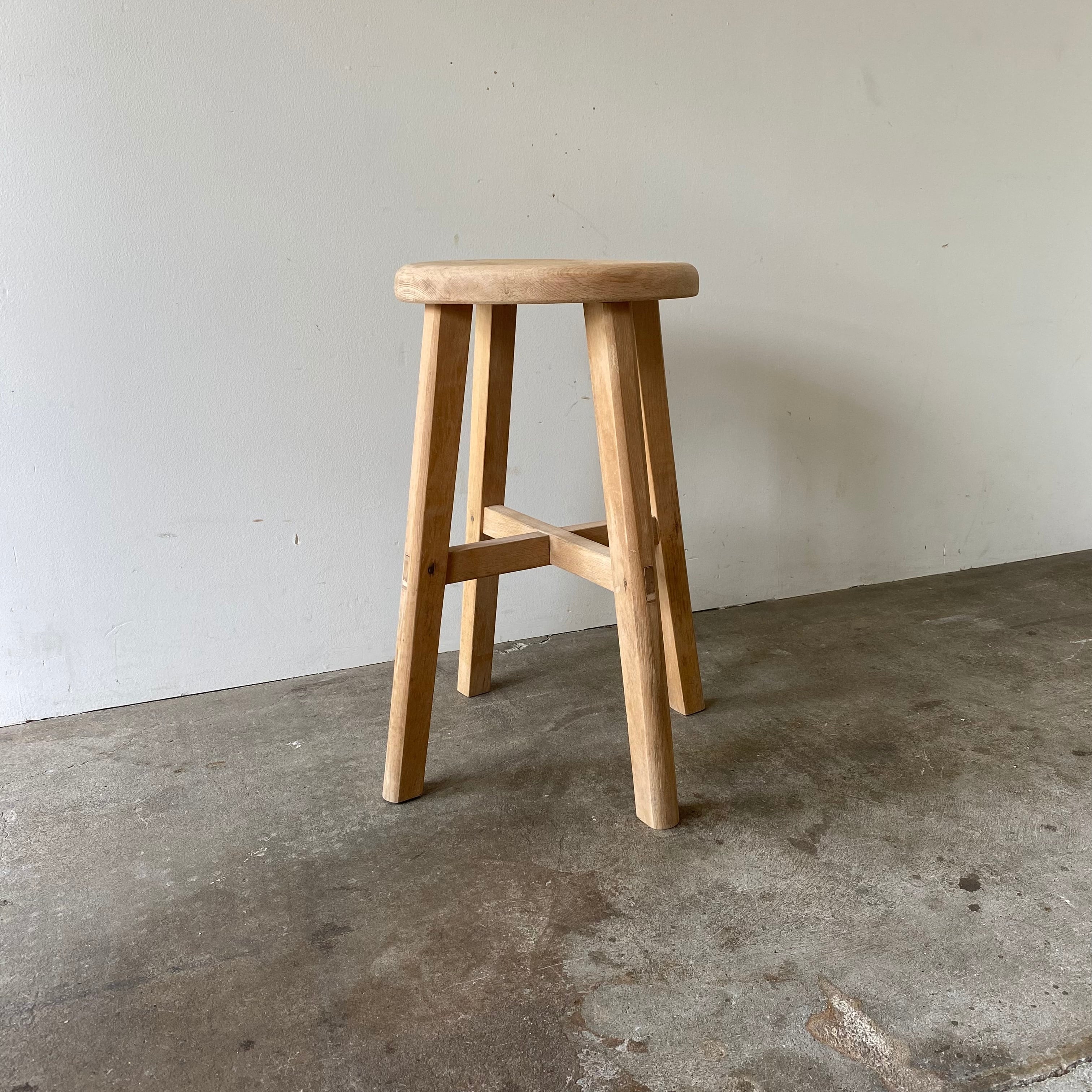 木の丸椅子　0939