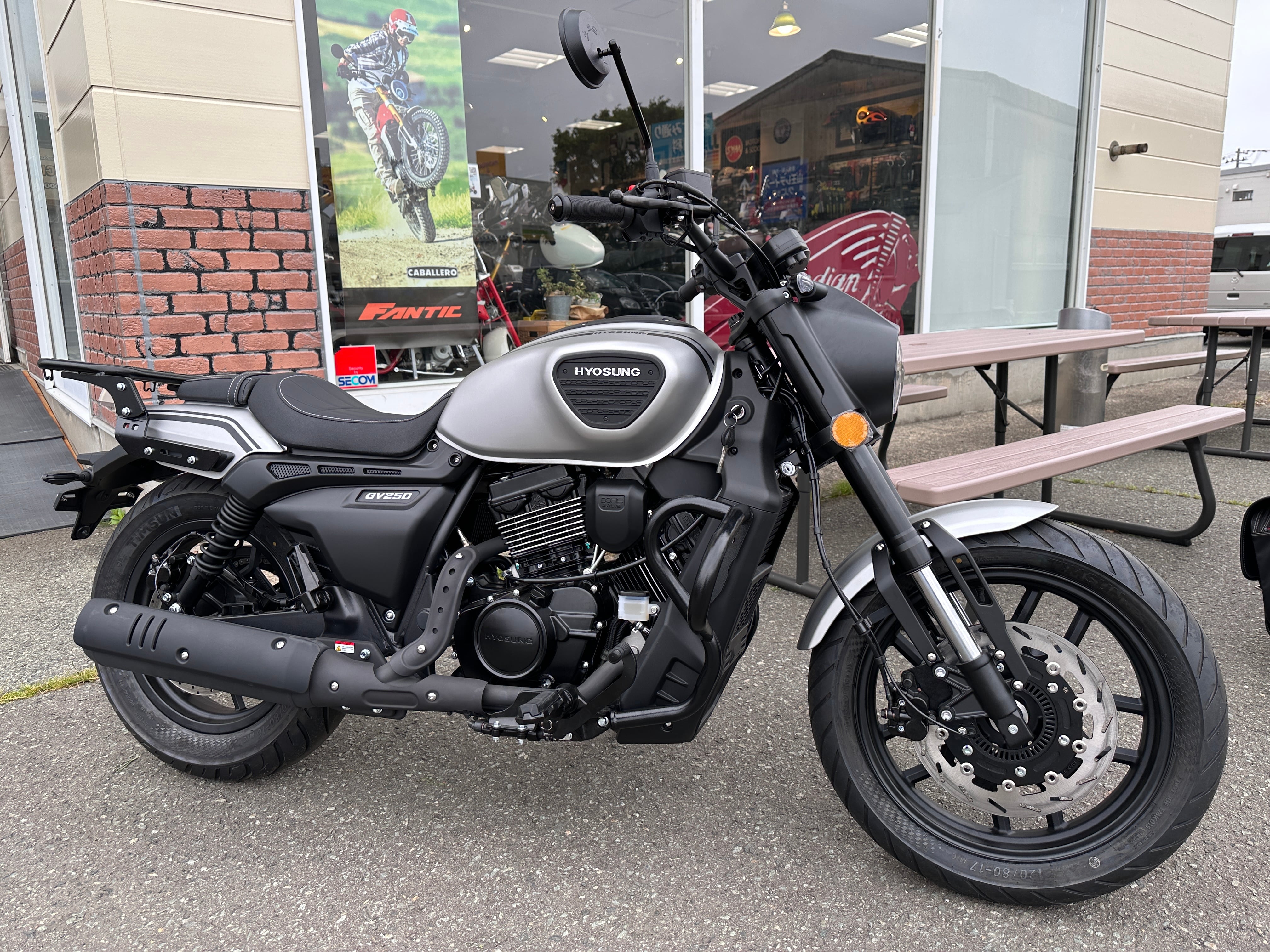 ヒョースン GV250DRA用 クラッシュガード | KMDex ベストバイ