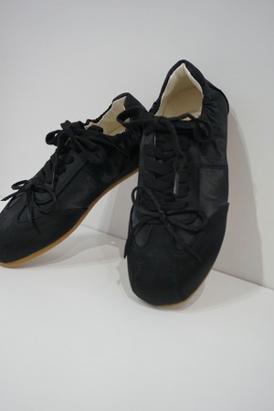 SATIN RIBBON BALLET SNEAKER   (BLACK) 2502-63-210