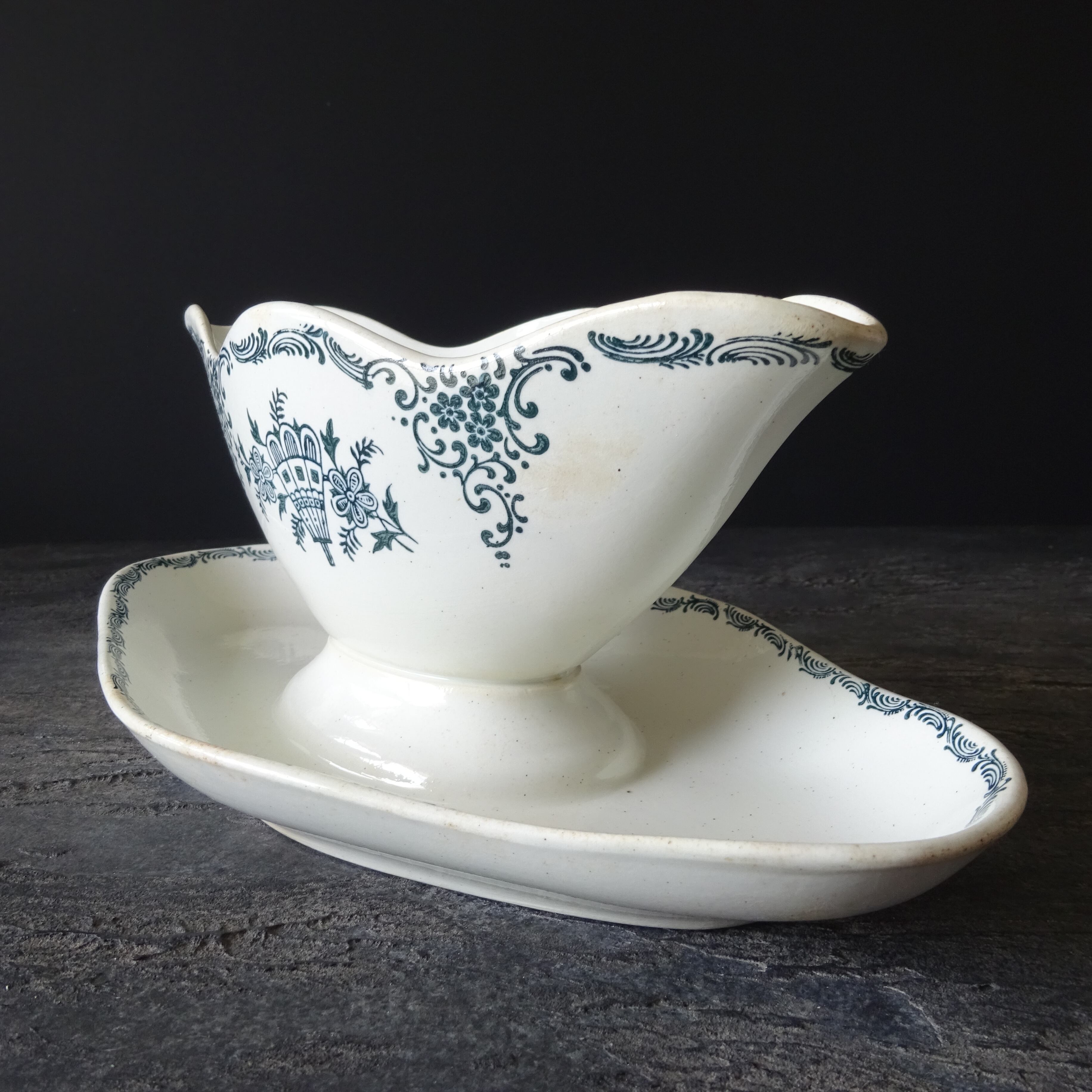 Saintt-Amand-les-Eaux*décor《éventail et fleurs》Saucière