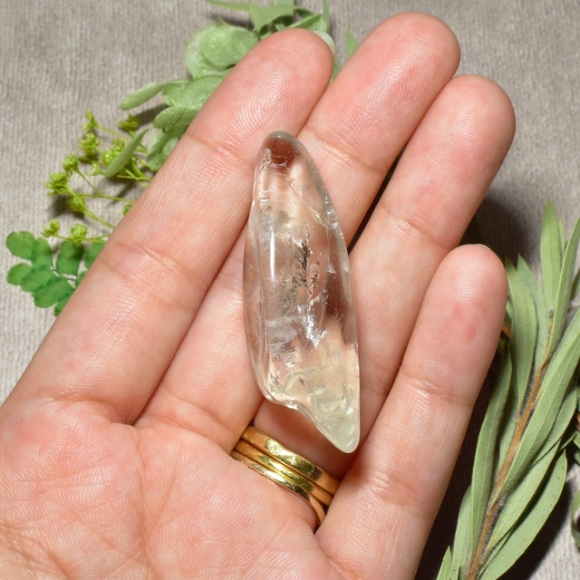 《虹入り》グリーンアメシスト 原石 ポリッシュタイプ 1個売り ブラジル産 GAM04-05