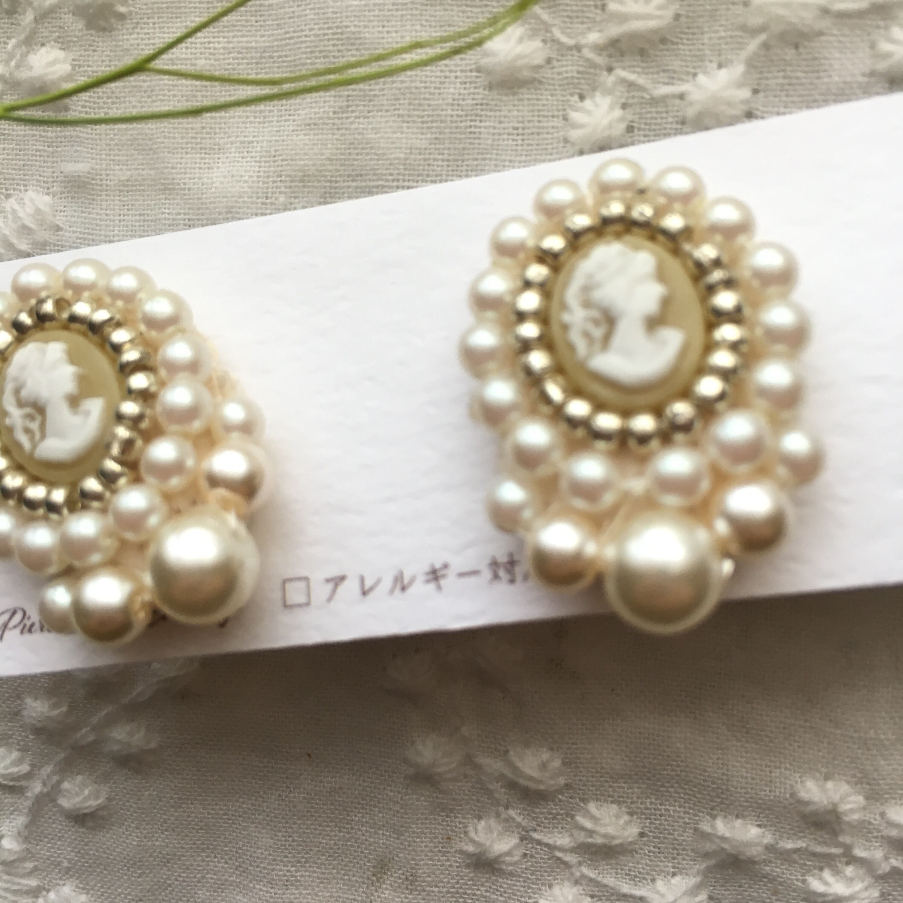 カメオのビーズ刺繍ピアス | miyacoco.handmade