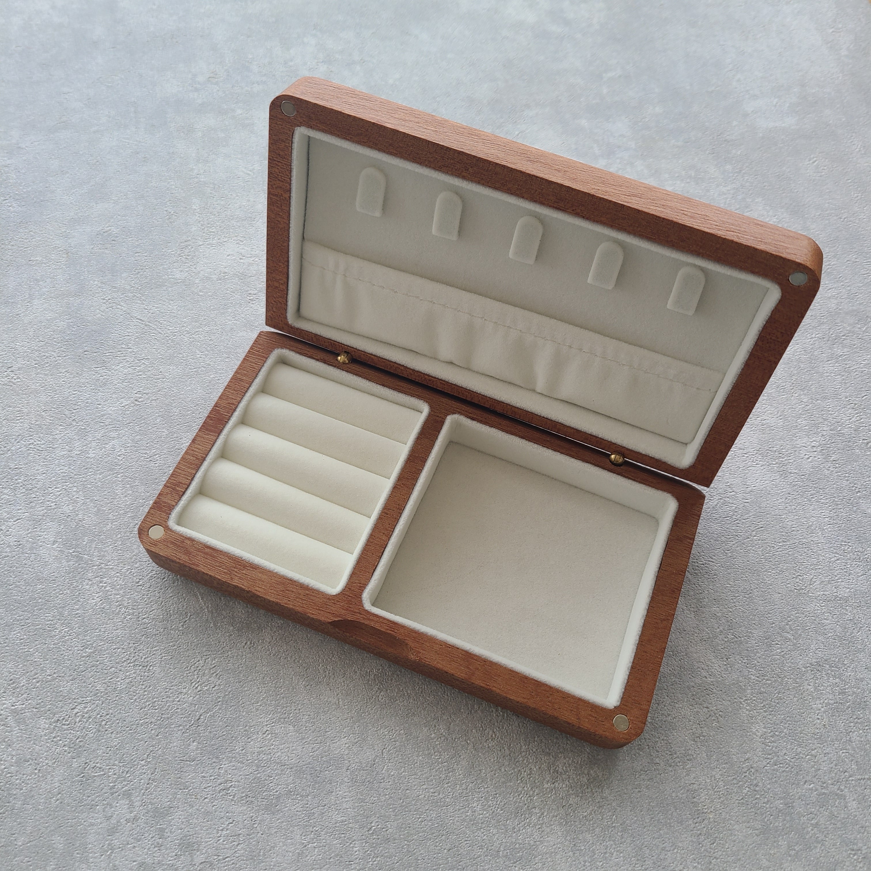 ギフト対応】馬モチーフ付きジュエリーケース｜大人可愛い木製