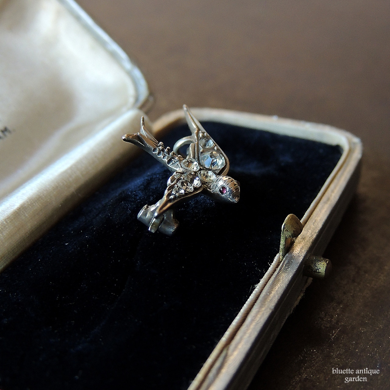 アンティークジュエリー シルバー935 レッドアイ ツバメブローチ