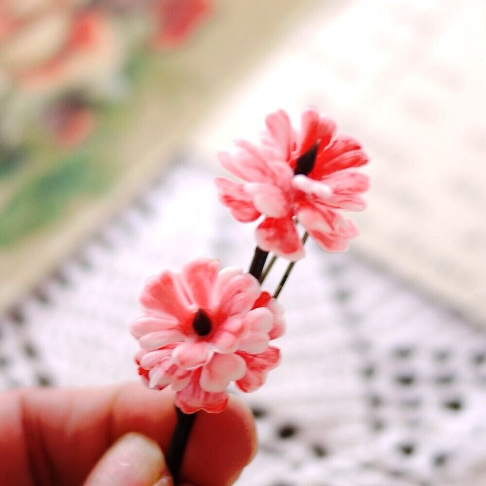 花のブローチ ヴィンテージ DDR 国際女性デー 旧東ドイツ 薔薇 ダリア