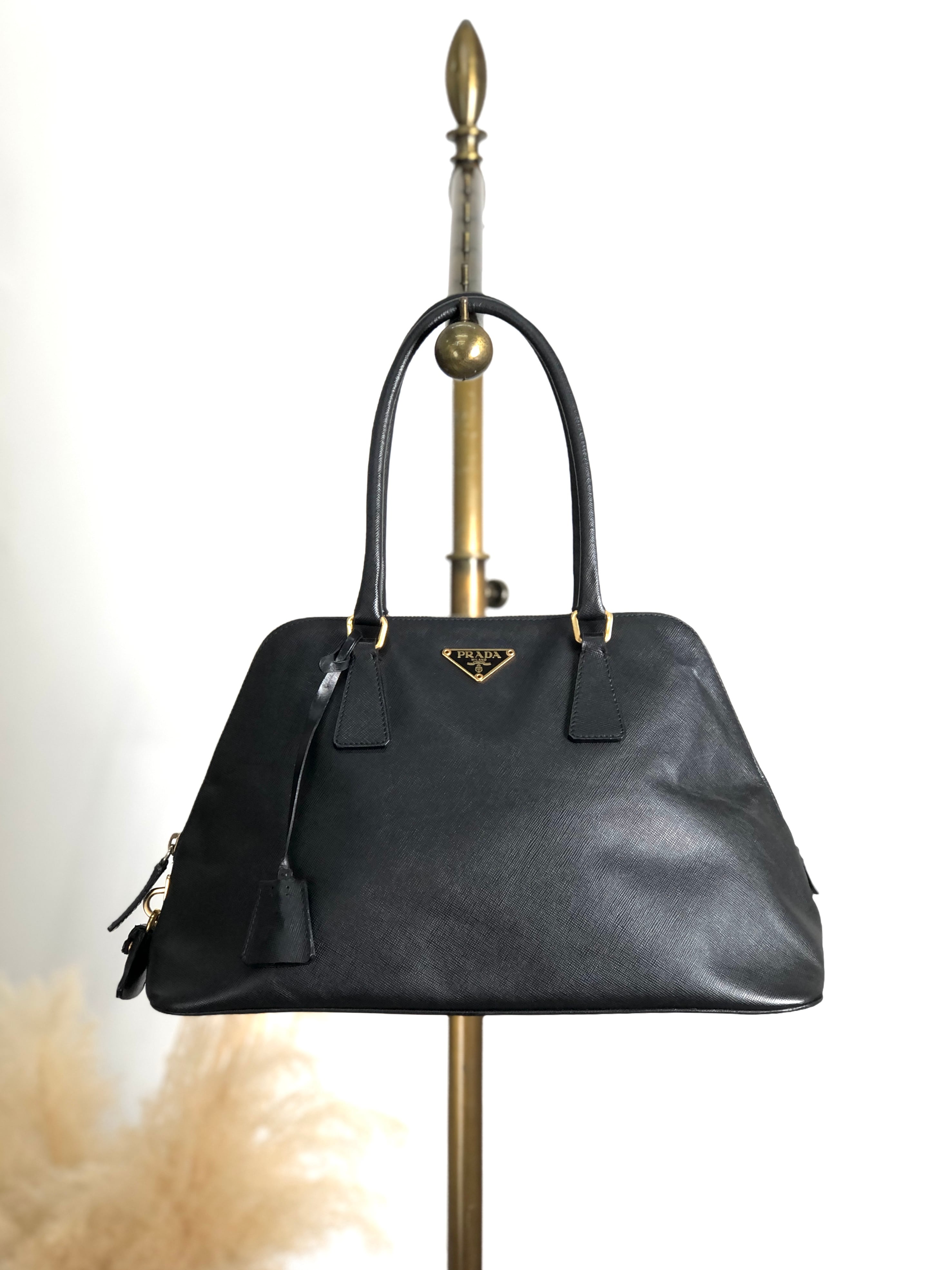 PRADA プラダ ハンドバッグ ブラック トライアングル レザー サフィアーノ ブガッディ vintage ヴィンテージ オールド wxkttk