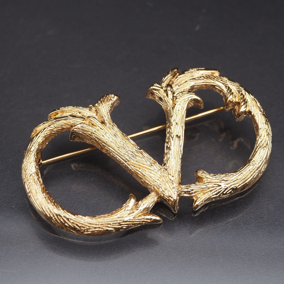 B676 シェルカメオ 925刻印 ブローチ イニシャル J デザイン