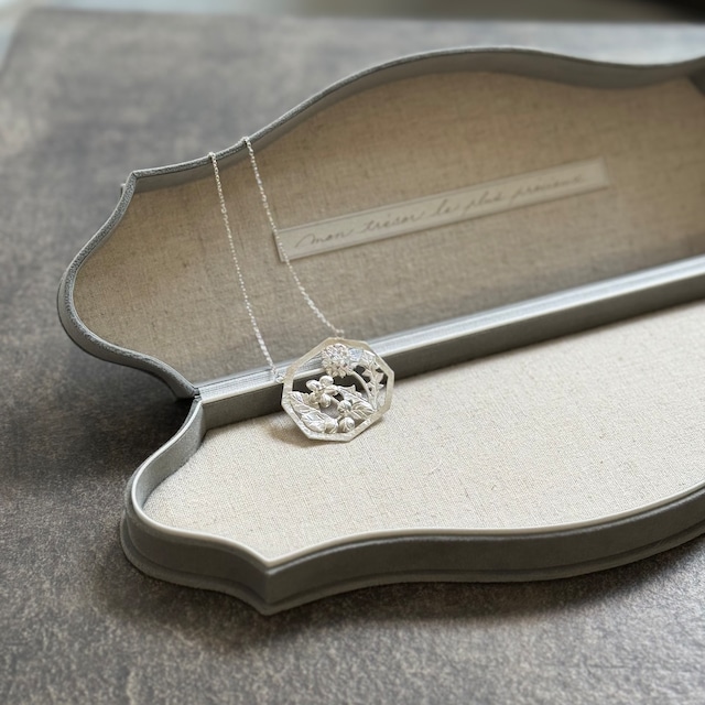 吉田史   たんぽぽとりんごの花コンビネックレス