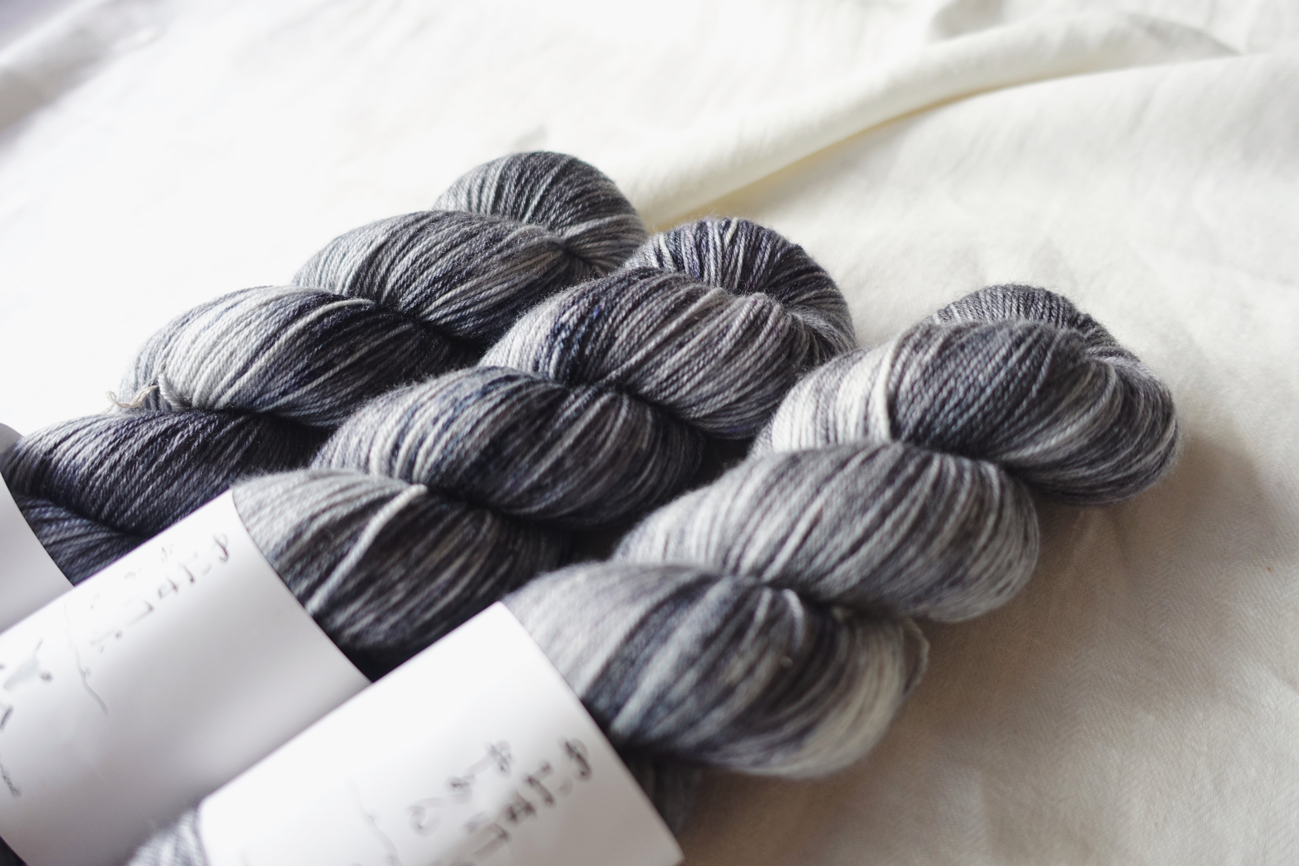 手染め糸]Premium Silk+Wool Sock_coal mine | 手染め毛糸のYaoskep Yarn