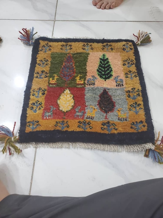 絨毯クエスト78【No.176】Gabbeh　ギャッベ　※現在、こちらの商品はイランに置いてあります。ご希望の方は先ずは在庫のご確認をお願いします。