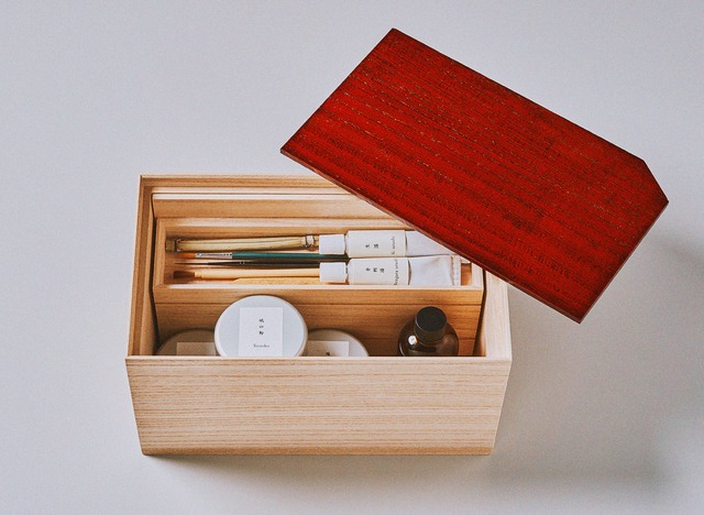 「巡－金継ぎ時代－」金継ぎキットとお道具箱のセット（溜塗） / Kintsugi kit and box (Red brown urushi coating)