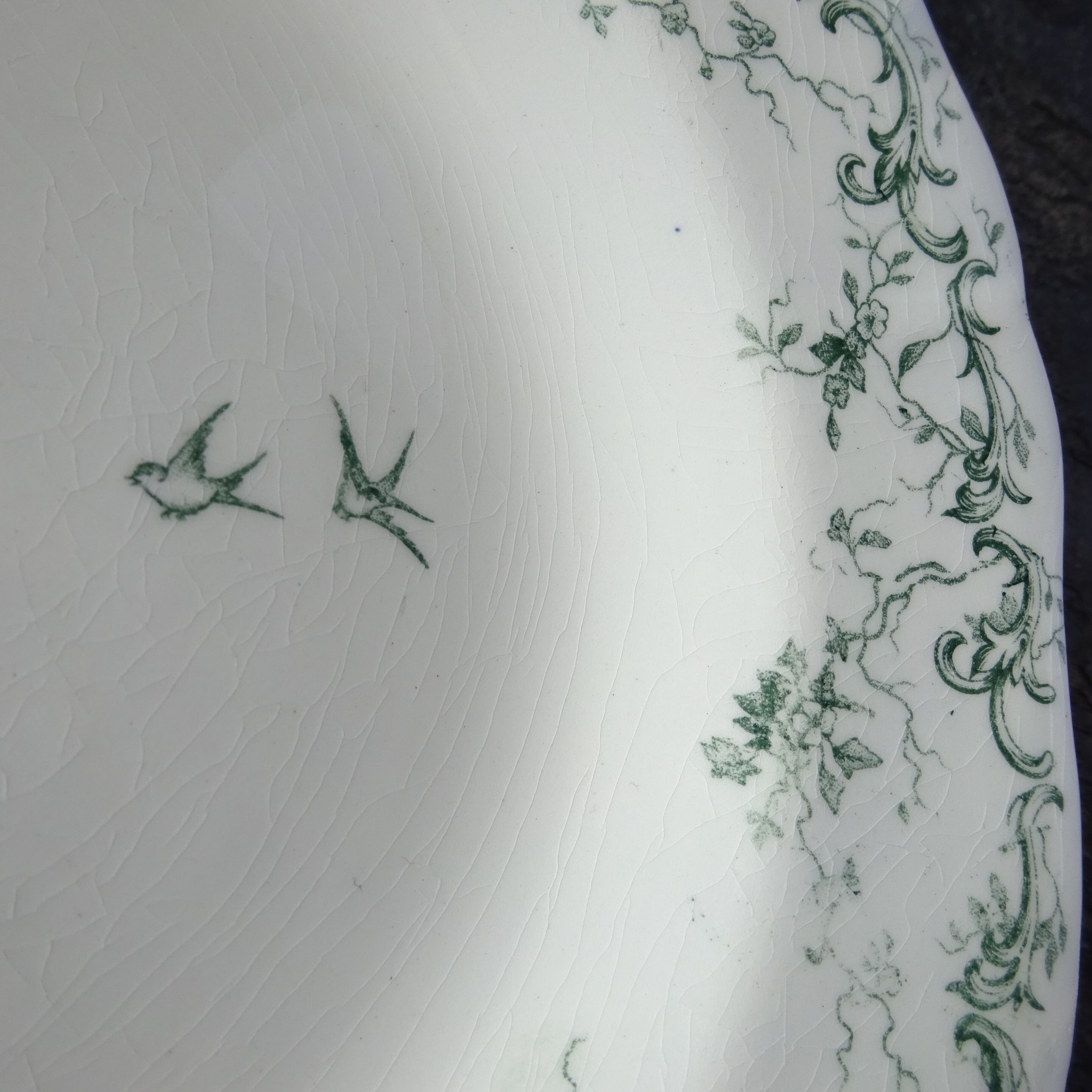 ☆TERRE de FER PORCELAINE OPAQUE DE GIEN modèle 《IDYLLE》 assiette demi creuse (C)
