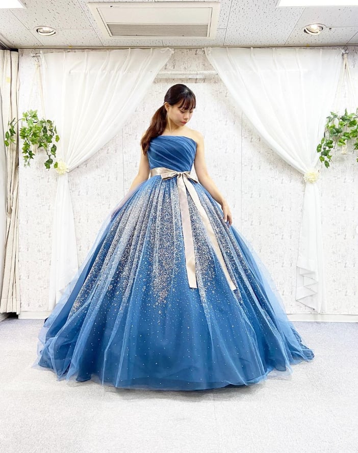 豪華！ ウェディングドレス ブルー ベアトップ ふっくら柔らかなバック  