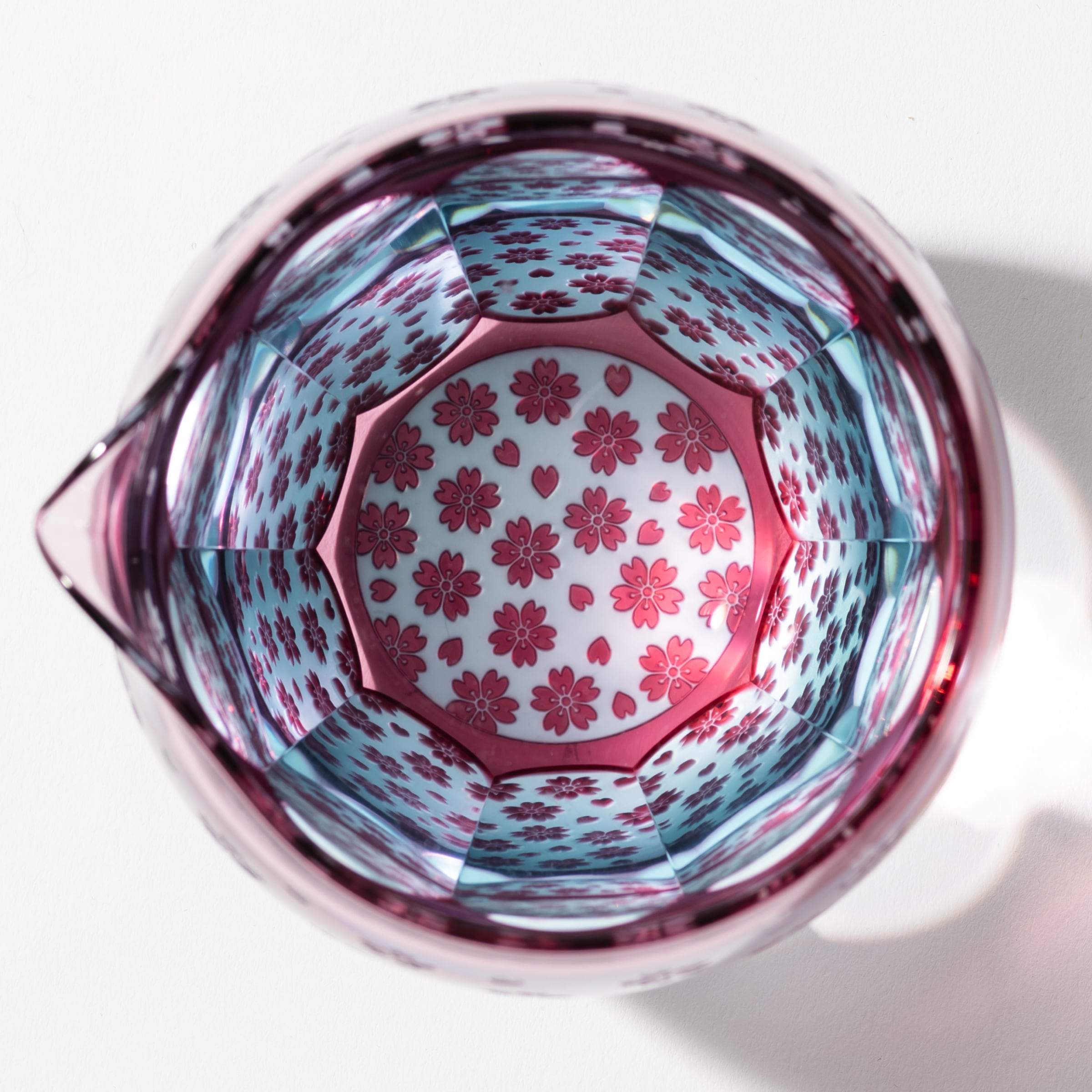 サクラサク（金赤×ライトブルー）片口 | 椎名切子（GLASS-LAB) 江戸