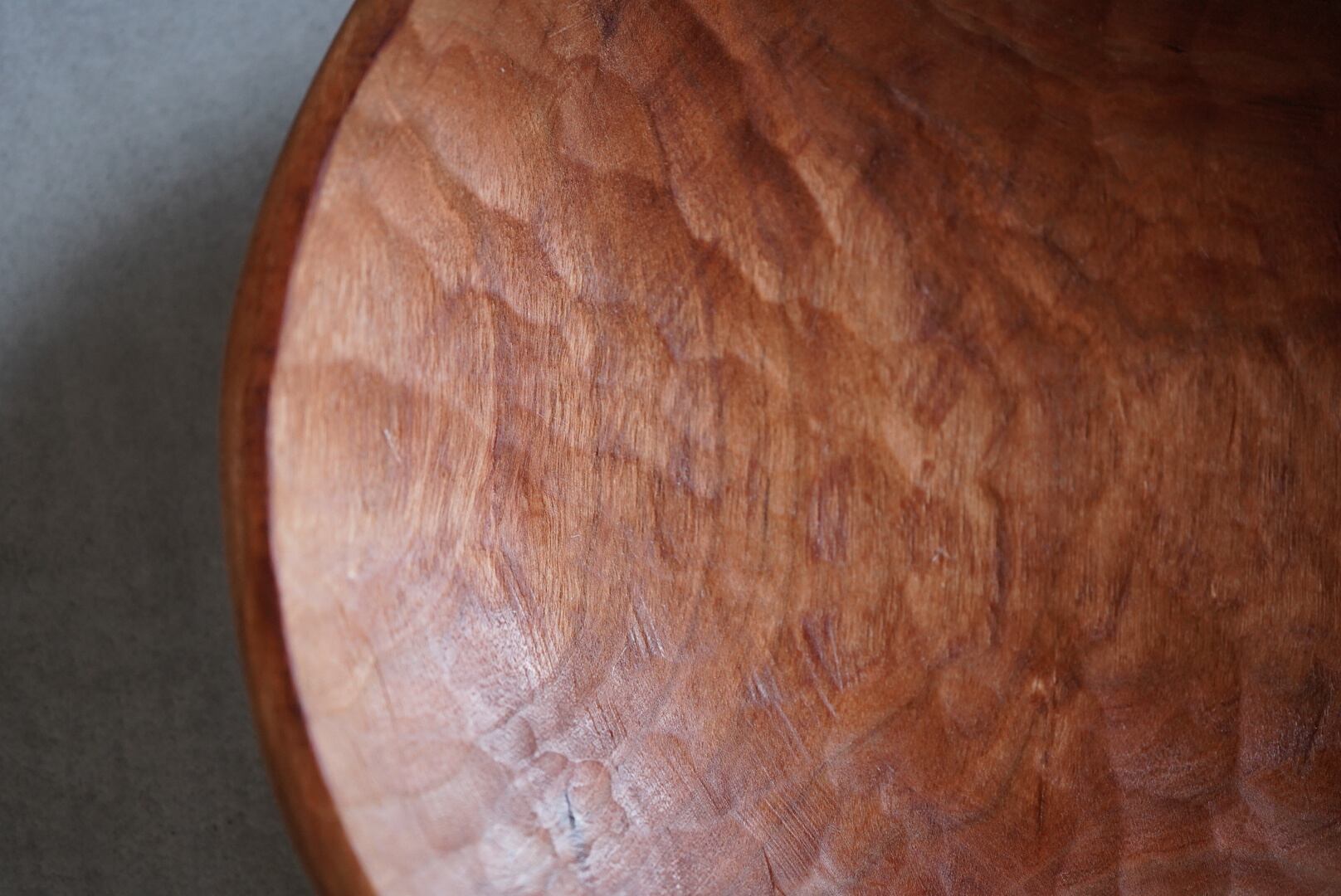 角俊弥　木工作家　器 角俊弥｜ 7-1 丸皿 チェリー | 日ト［hito gallery］