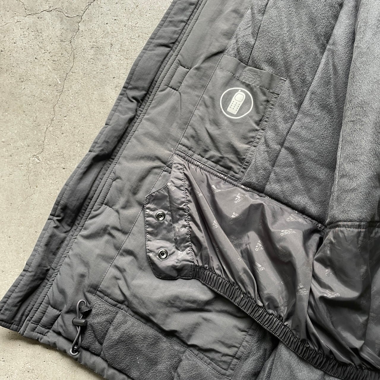 old adidas アディダス　グレー　中綿マウンテンパーカー　古着　y2k adidas（パーカー ・ グレー⁄灰色系）のフリマアイテム一覧