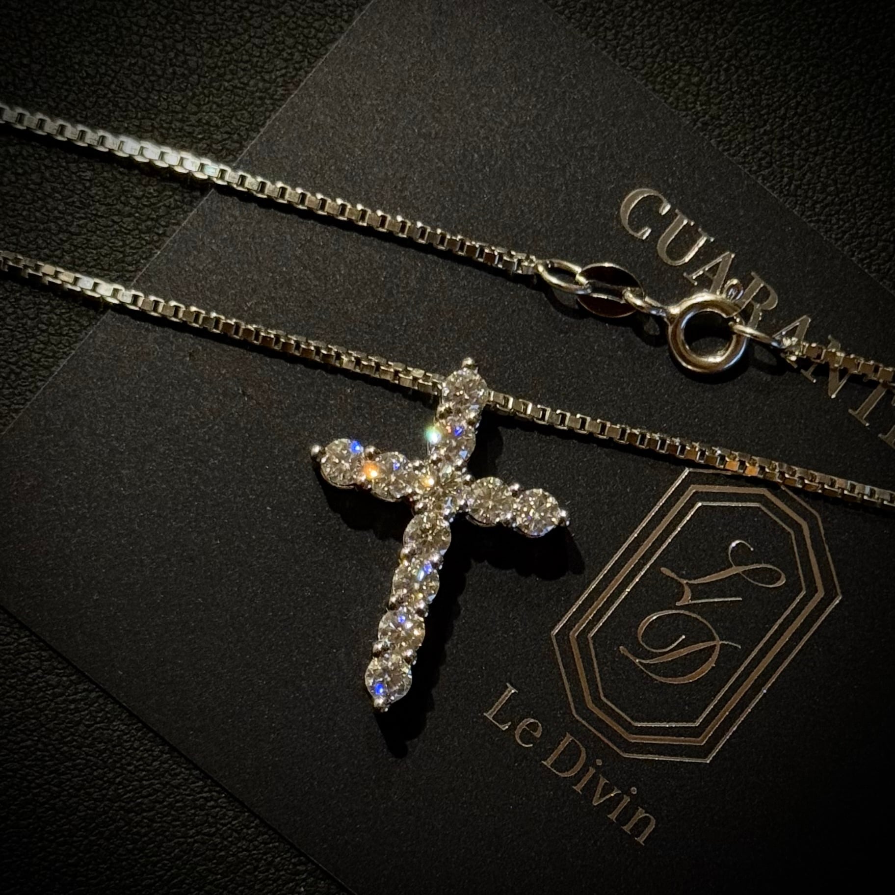 D色 最高グレード モアサナイト【女性ウケ抜群】クロス