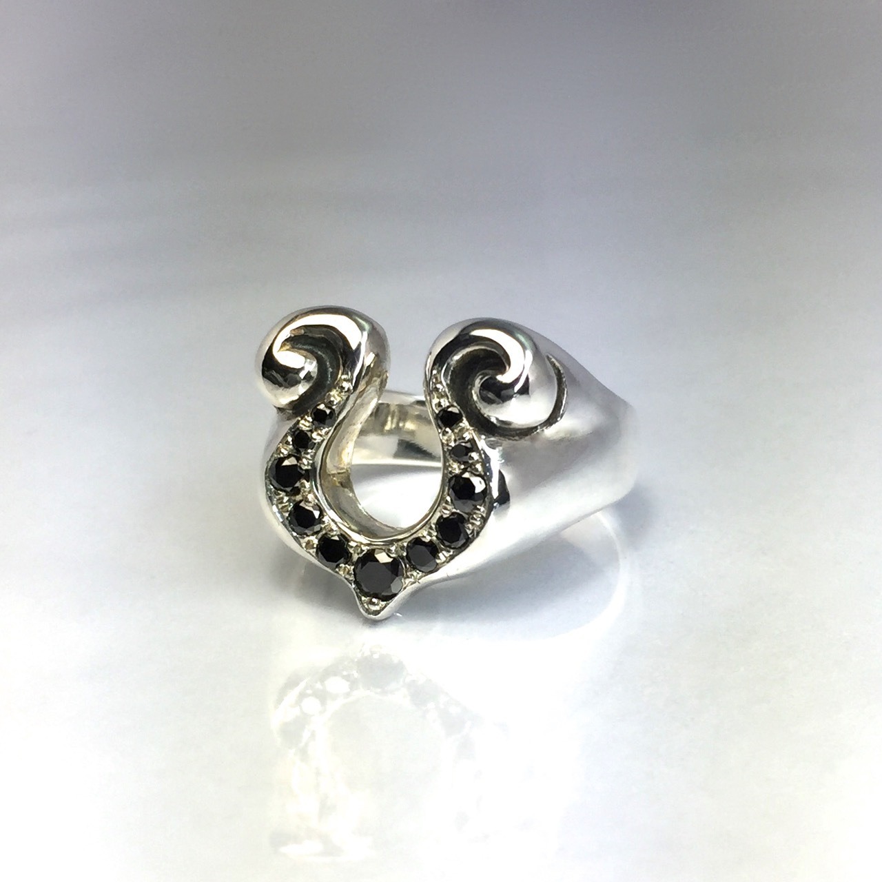 RHYTHMIC HORSESHOE RING with BLACK DIAMOND / リズミックホースシューリング・ブラックダイヤモンド