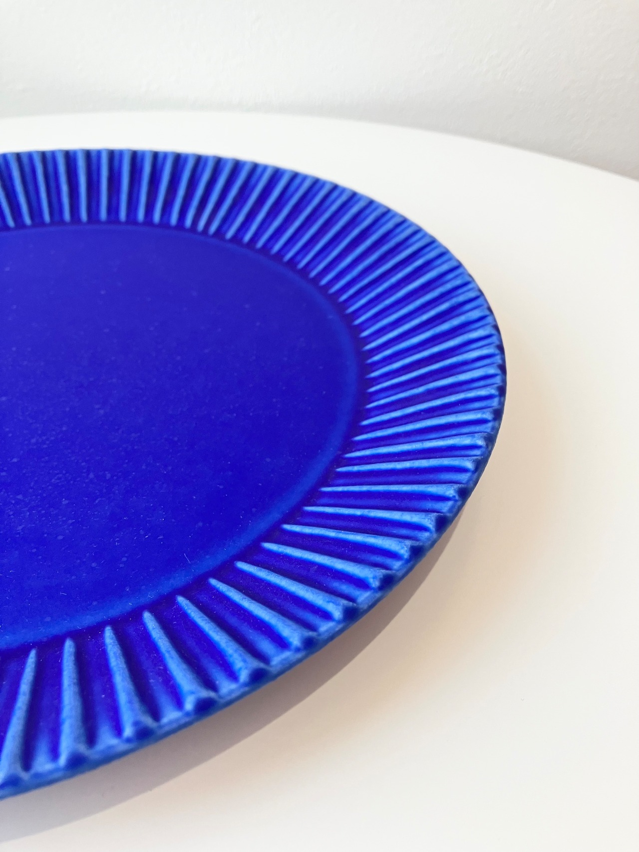 作山窯のSAKUZAN Stripe 丸皿L 美濃焼　お正月