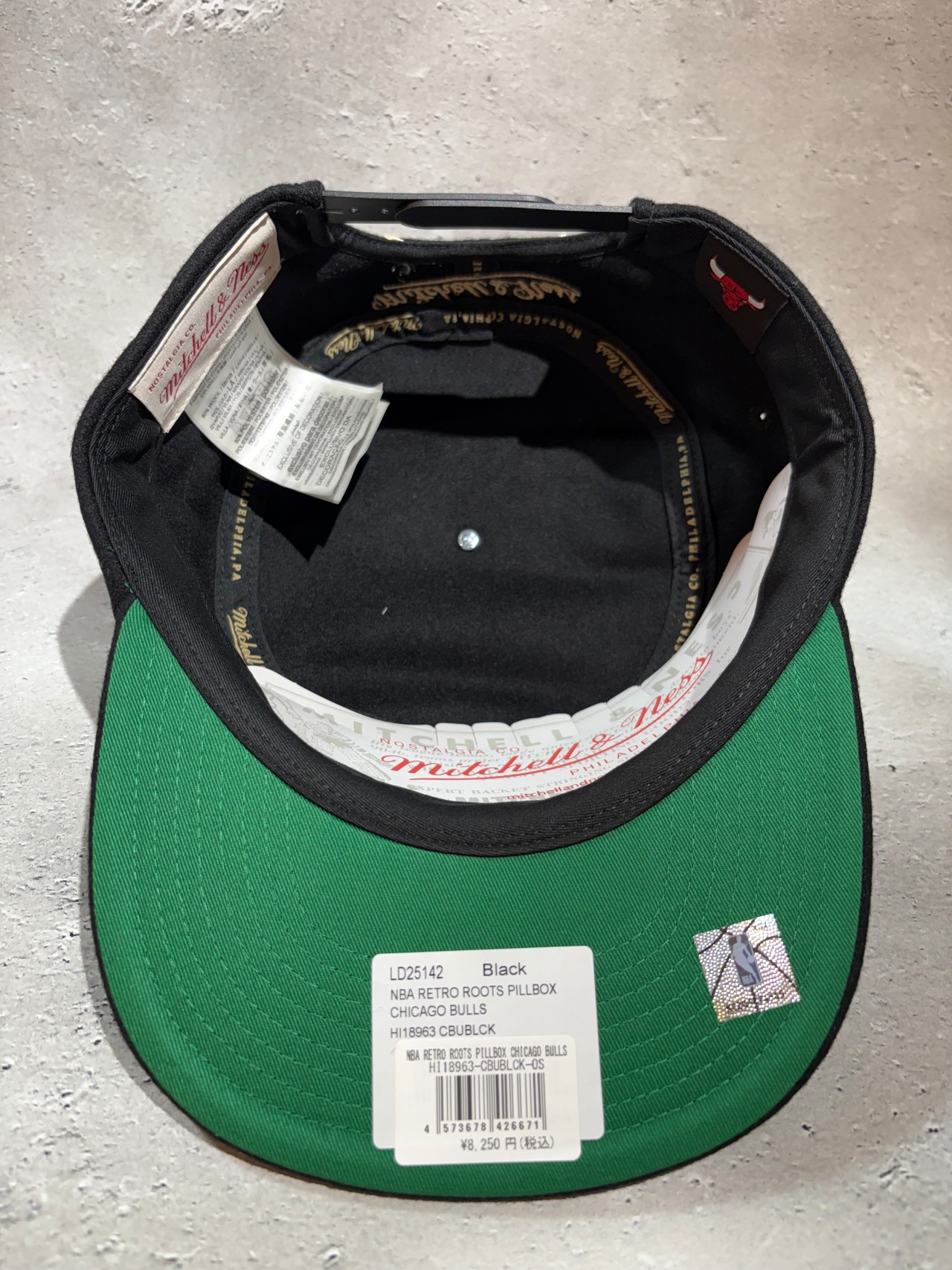 Mitchell＆Ness/ミッチェルアンドネス NBA シカゴ・ブルズ Retro Roots  ピルボックス キャップ ブラック