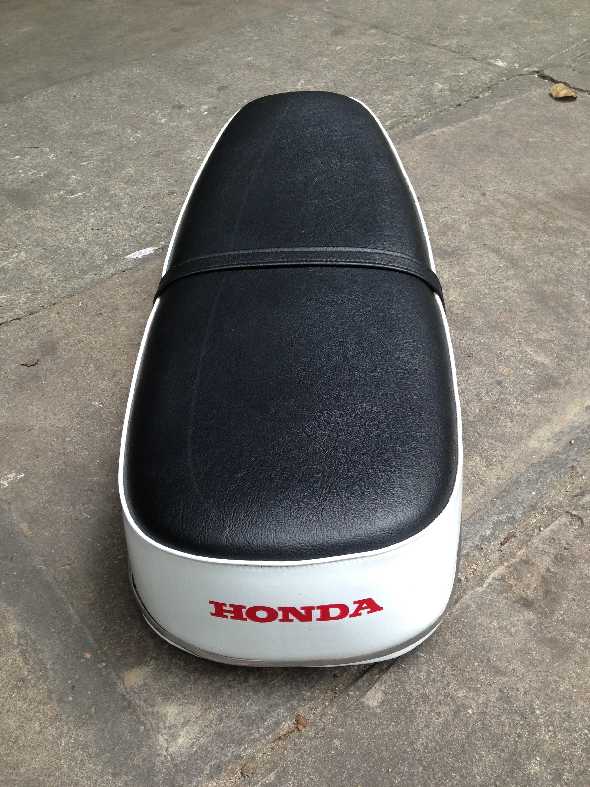 N 旧P HONDA ホンダ CB72/CB77 シングルシート CYB リプロ品 Yパーツ