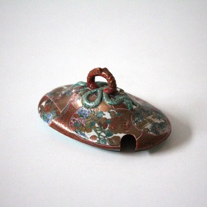 割れのある九谷庄三手色絵蓋 d17.2cm　Broken Kutani Shoza Type Enameled Cover of Soup Bowl　19th C