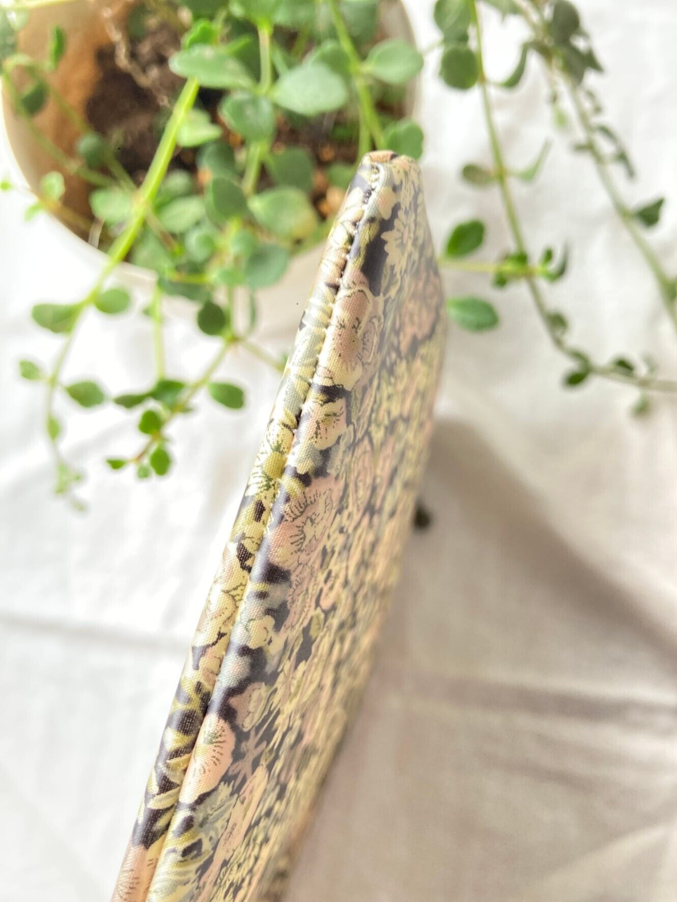 【新商品】LIBERTYリバティ ビニールコーティングポーチ 化粧ポーチ 小物入れ