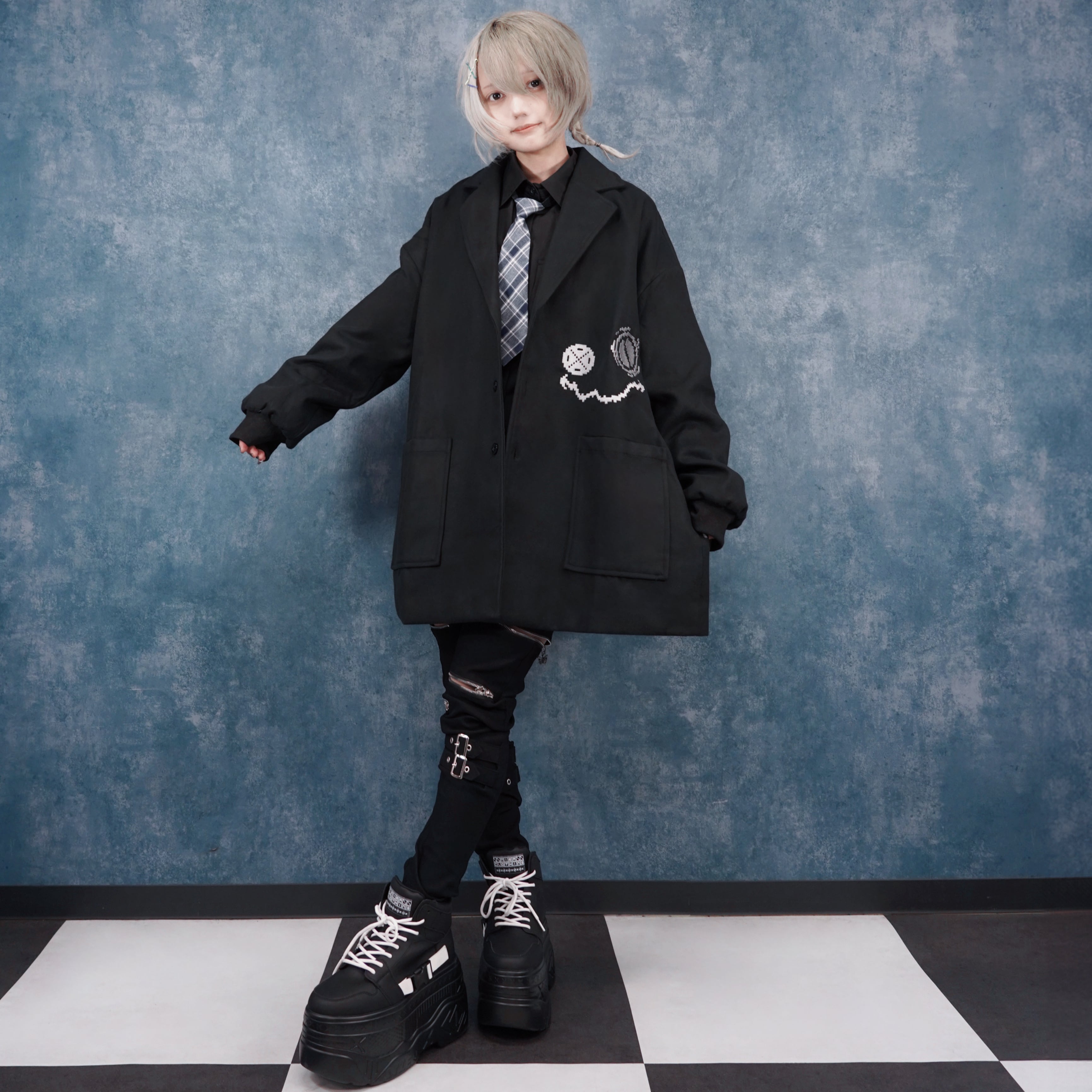 ドットフェイス刺繍入りオーバーサイズBLACKコート | NIER CLOTHING