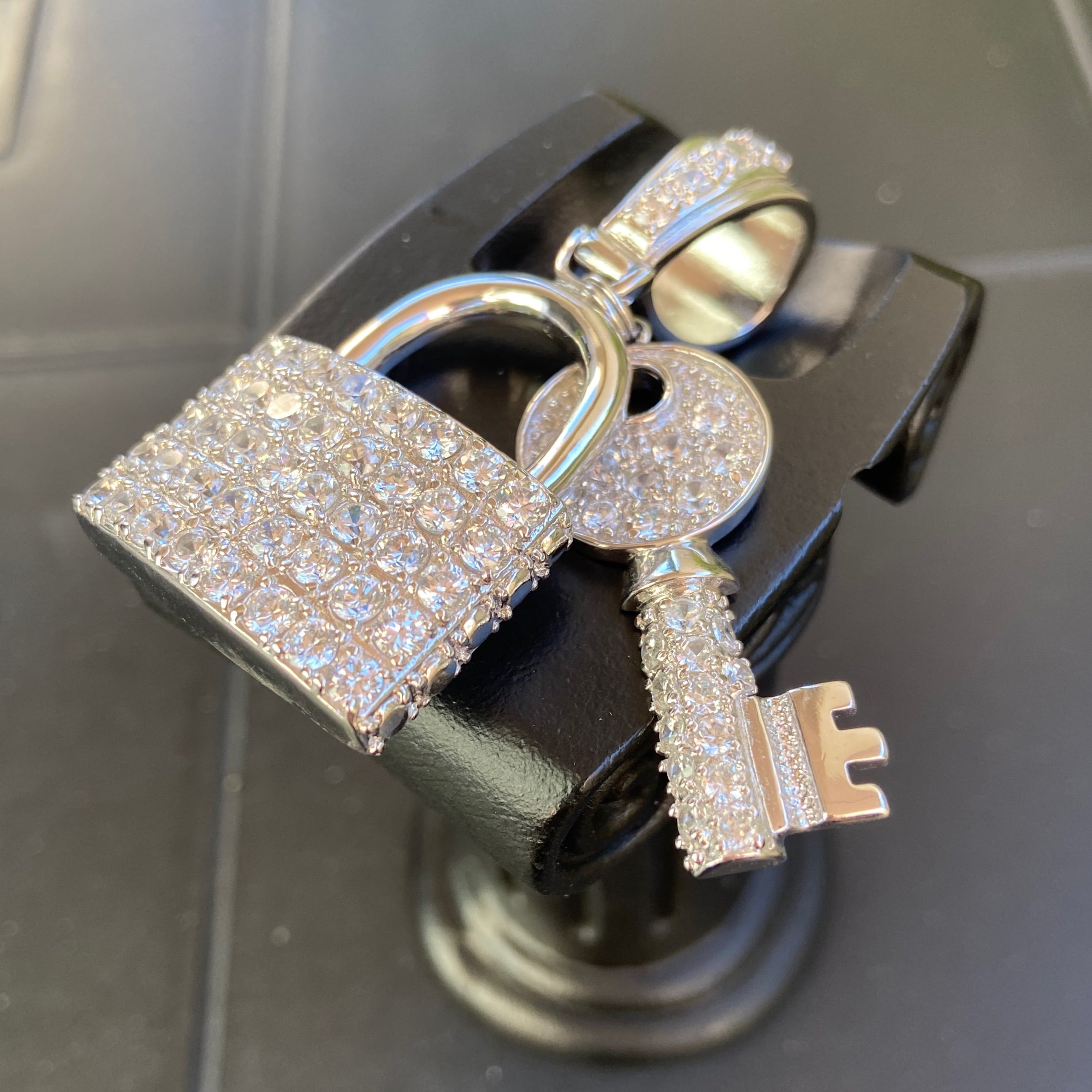 【超レア】 ヤングマガジン　ノベルティ　金属製鍵 かぎ大＊New York/USAインポートペンダントトップ｜BIGカギ・KEY CZ