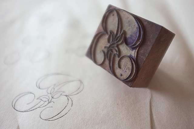 フランス 4.5c 蔦葉絡むBと刺繍用モノグラムとスタンプ アンティーク