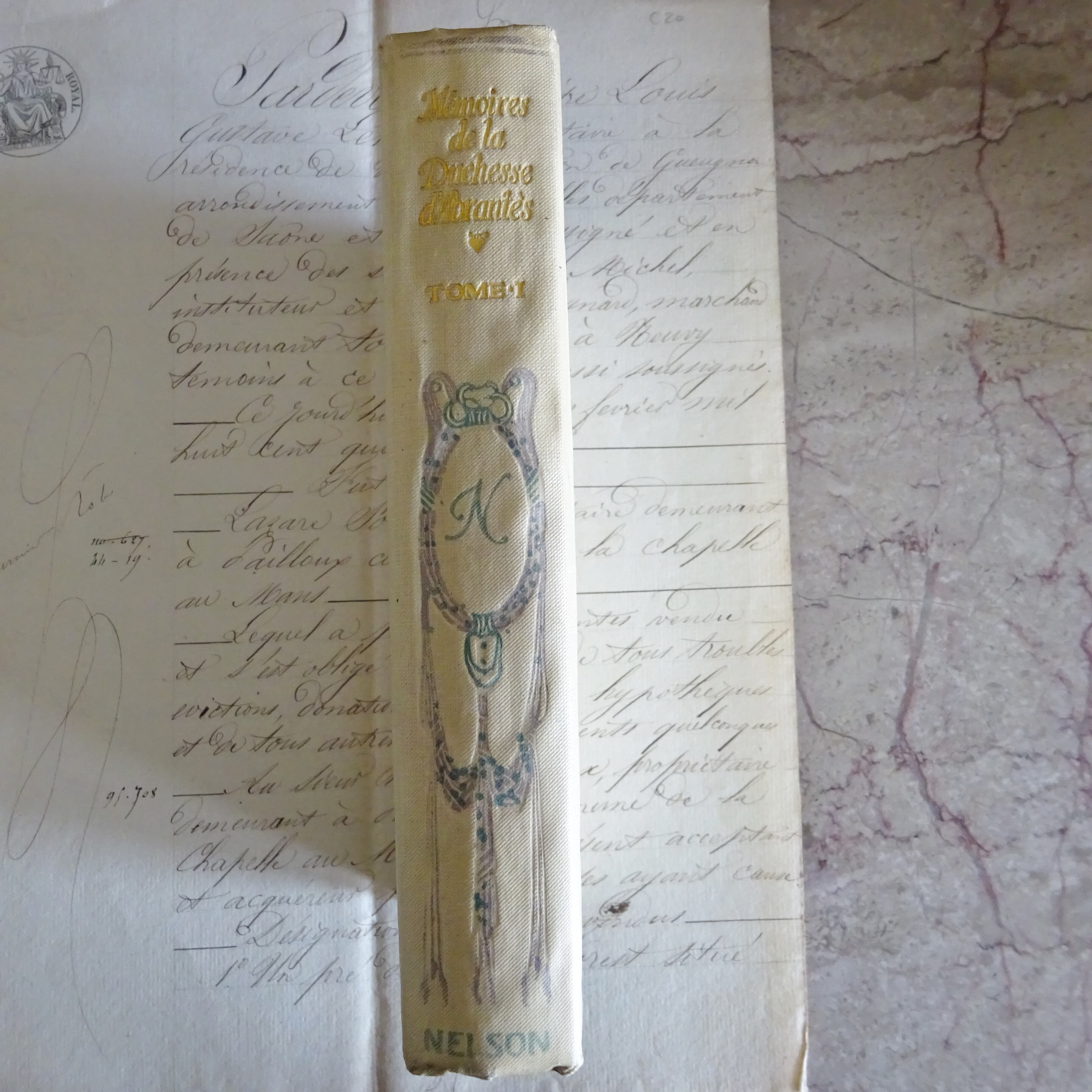 Livres anciens 《NELSON》Lettres dorées＊Nの本